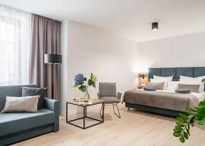 Jazz Market Square 酒店 3*