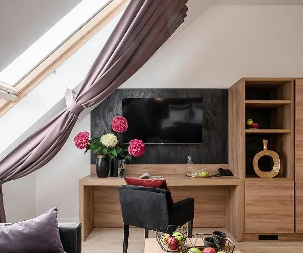 Jazz Market Square 3*